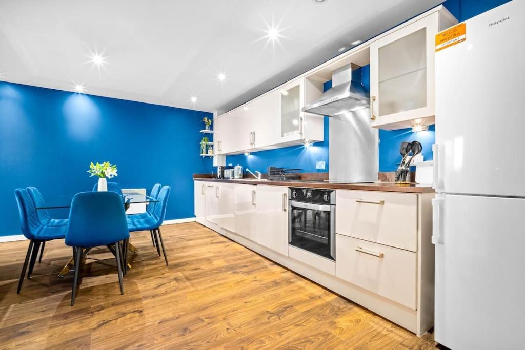 Spacious 2 Bed Apt B'Ham Cc With Parking Sleeps 7 Бирмингам Екстериор снимка